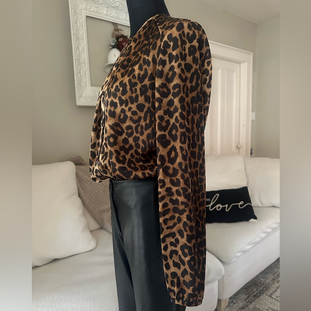 Jones New York Animal Print Leopard Print Black Brown Satin Blouse Size 6 - Picture 4 of 8